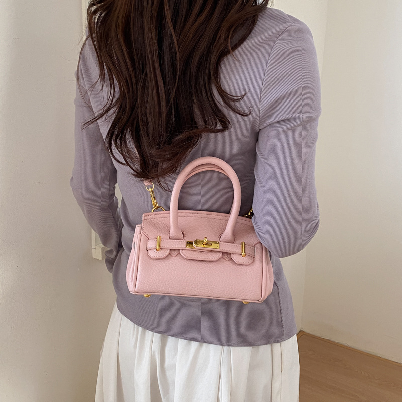 Textura de nicho de diseño de platino de mujer 2026 nuevo estilo simple de moda diaria de un solo hombro bolsa de tramo inclinada image 5