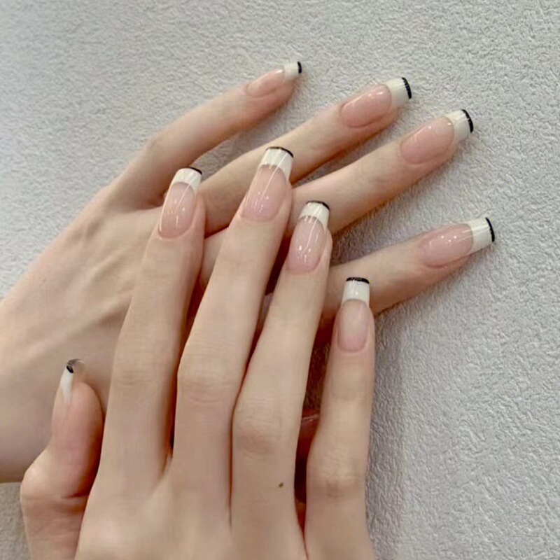 Ins-style press-on nails in beige and black contrasting colors, French-style nails that enhance skin tone, simple and versatile fake nails, elegant nail patches Ins-style press-on nails in beige and black contrasting colors, French-style nails that enhance skin tone, simple and versatile fake nails, elegant nail patches