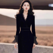 上流社会气质名媛轻奢礼服高级感赫本风黑色蕾丝拼接丝绒连衣裙冬