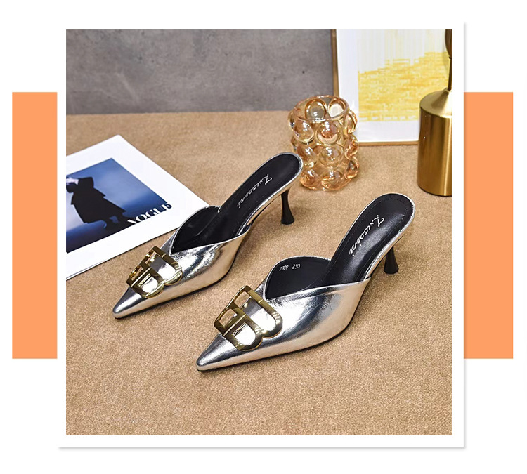 Dép sandal nữ quai chữ V mũi nhọn gót thấp khóa kim loại — Màu đen chi tiết 2