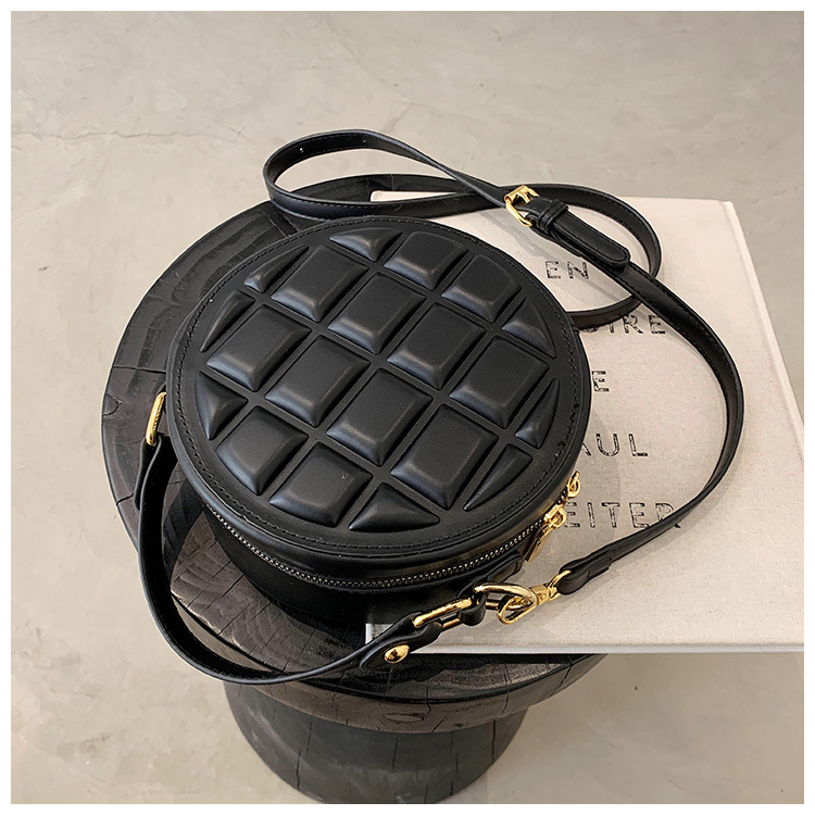 Popular Bag 2021 New Trendy Fashion Portable Small Round Korean Messenger Bag display picture 4