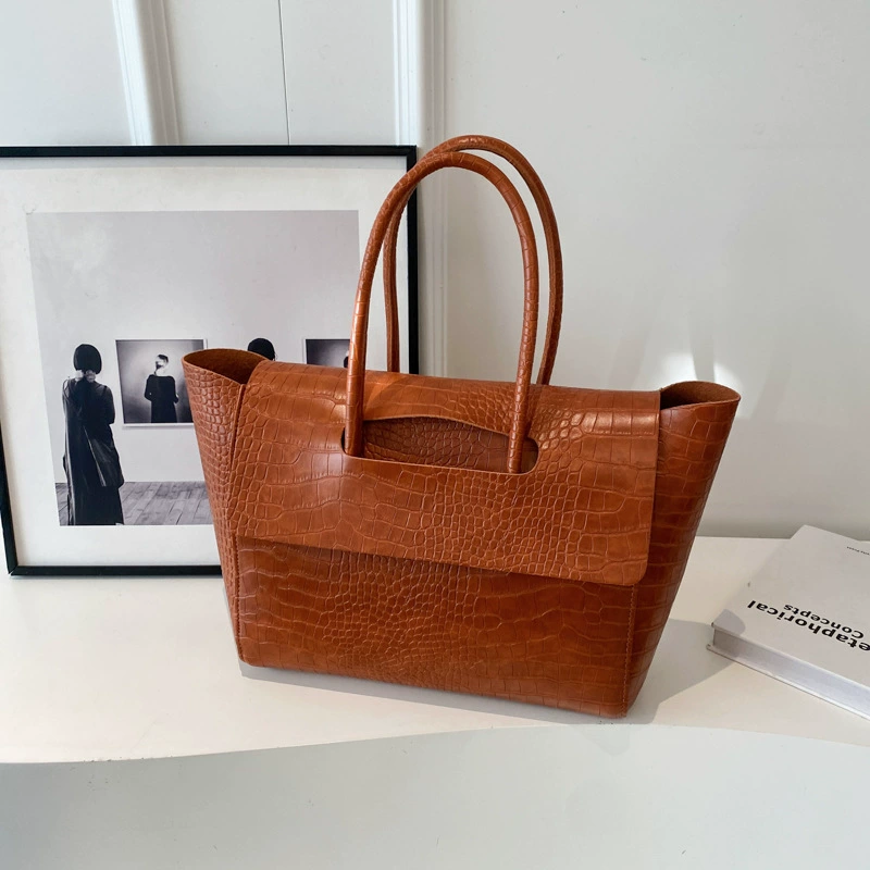 Capacious shoulder bag, Korean style