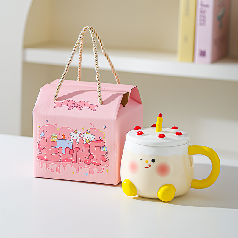 Taza de pastel de dibujos animados creativos Regalo de cumpleaños Regalo de mano Taza de cerámica Taza de agua linda de alto valor Taza con tapa