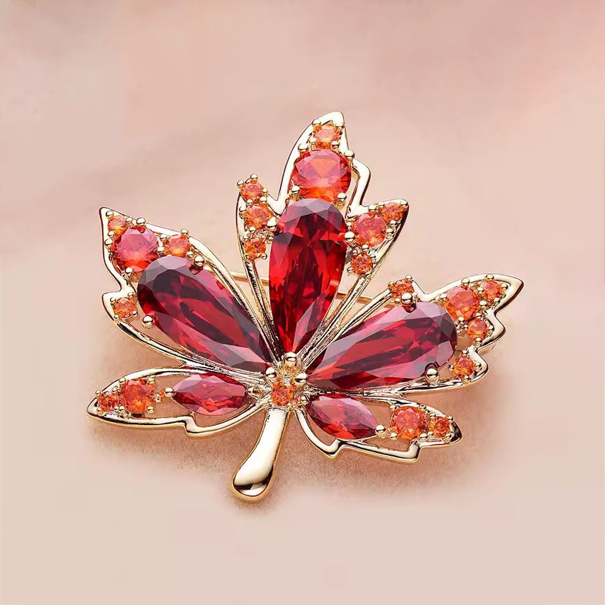 Nuova spilla da donna di alta gamma a forma di foglia d'acero con cristalli, design unico, accessorio per abito._voghion.com