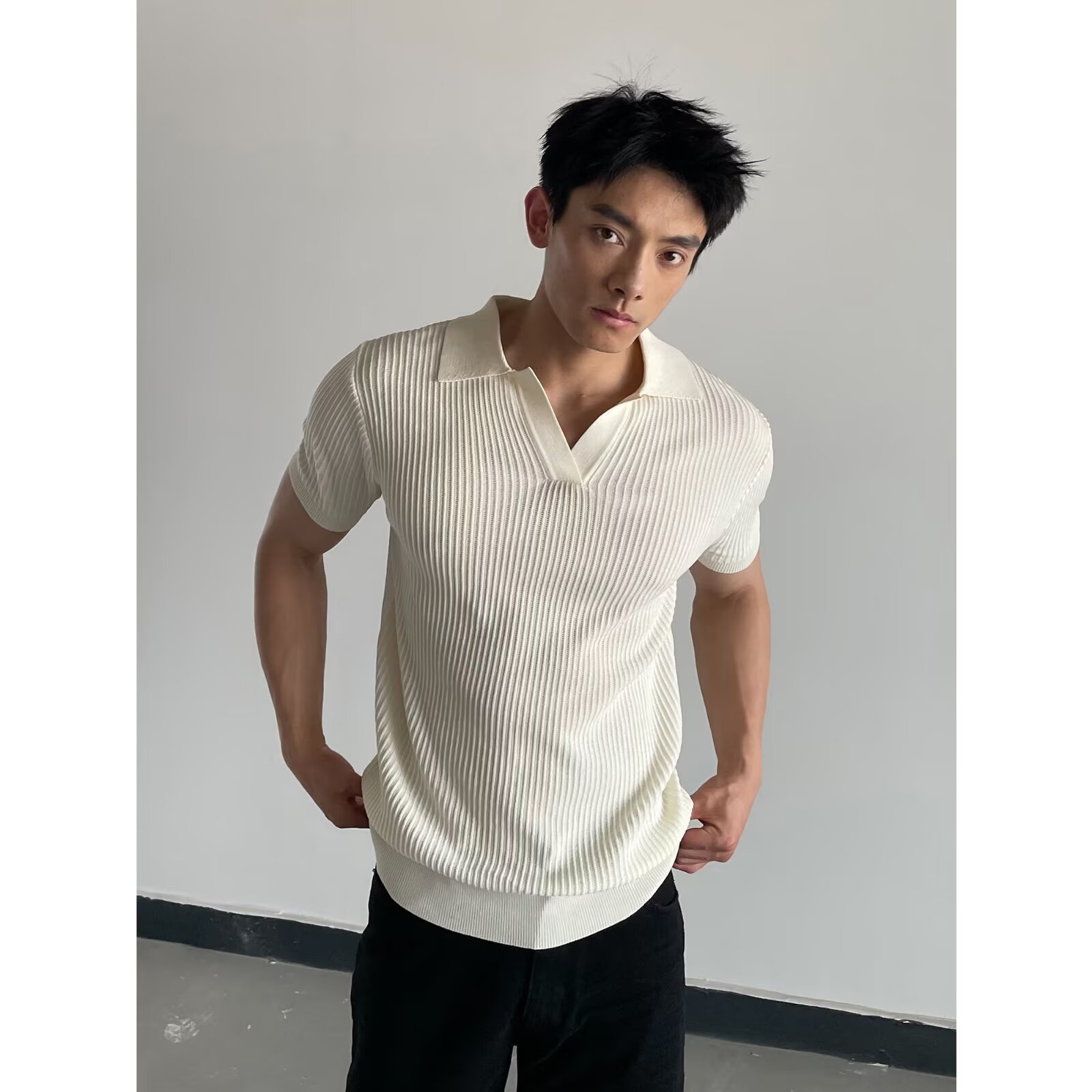 Camisa POLO suéter de manga corta con cuello en V para hombre, estilo de negocios delgado, solapa, rayas, seda de hielo, transpirable, comercio exterior transfronterizo al por mayor