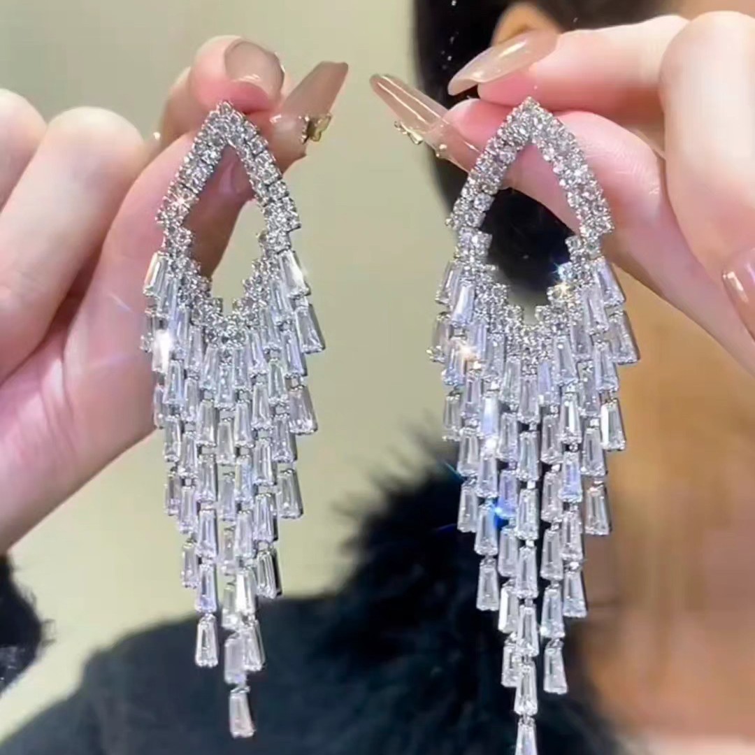 Copper Alloy Earrings, New Silver-Colored Elegant Dangle Geometric Tassel Light Luxury Slimming Earrings, Versatile Earrings