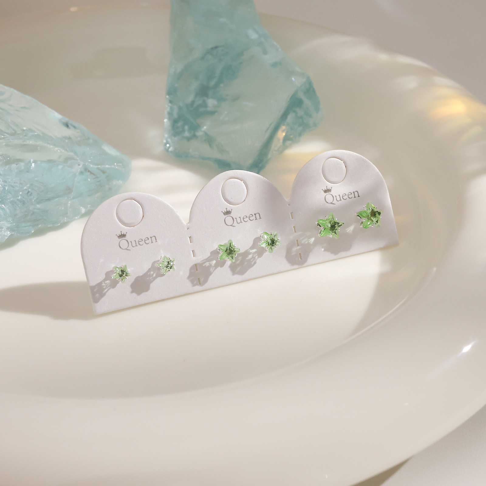 Juego de pendientes de aguja plateados, sencillos y compactos para mujer, pendientes geométricos en forma de corazón, bonitos, dulces y versátiles, venta al por mayor para puestos de mercado