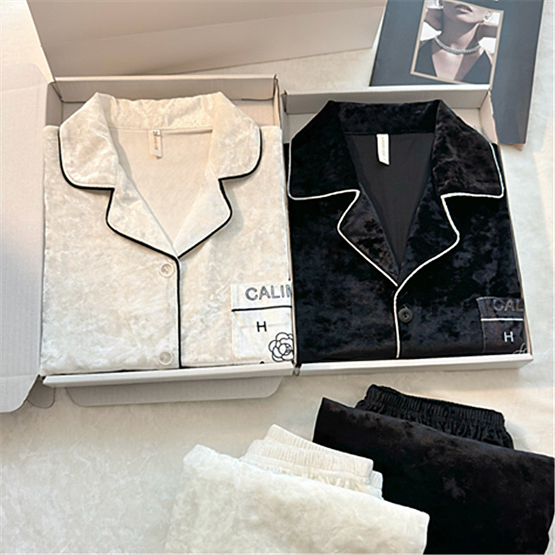 Pajamas de pareja primavera y otoño de terciopelo dorado de mangas largas de alta calidad para mujeres 2024 nuevo lindo hombre ropa de invierno para el hogar