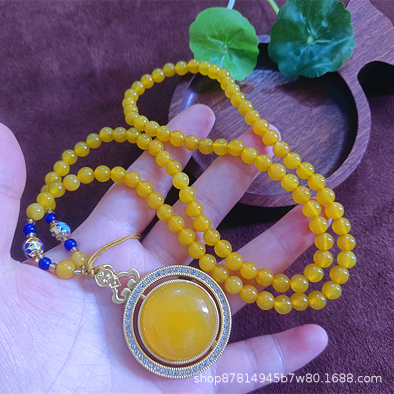 옥수 비드 체인이 달린 노란색 옥수 부처님