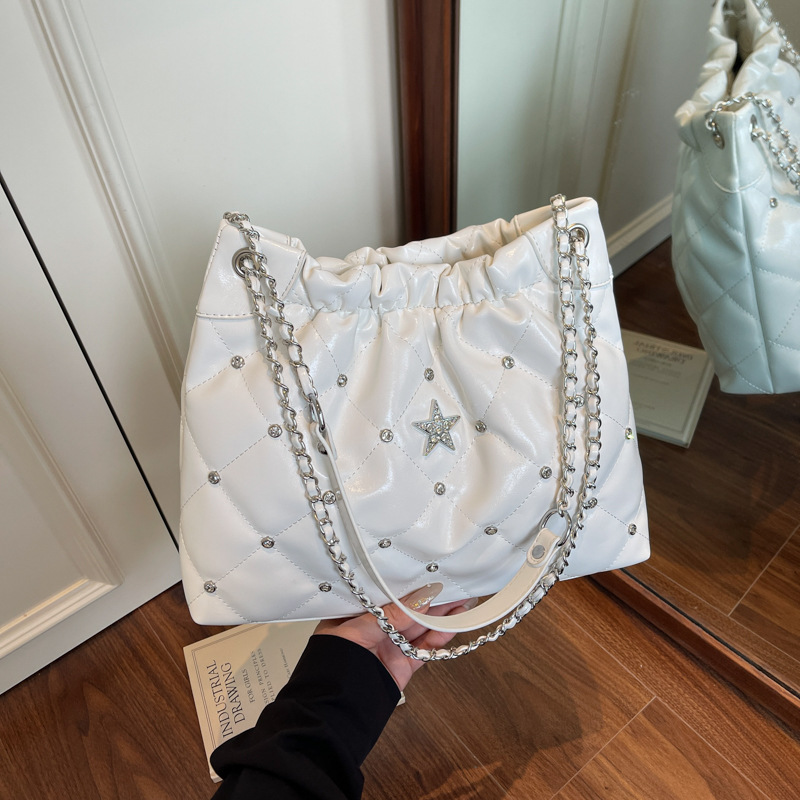 Venta caliente transfronteriza bolso de cubo de cadena de diamantes para mujer 2025 nuevo bolso de hombro casual de todo fósforo bolso de alta capacidad