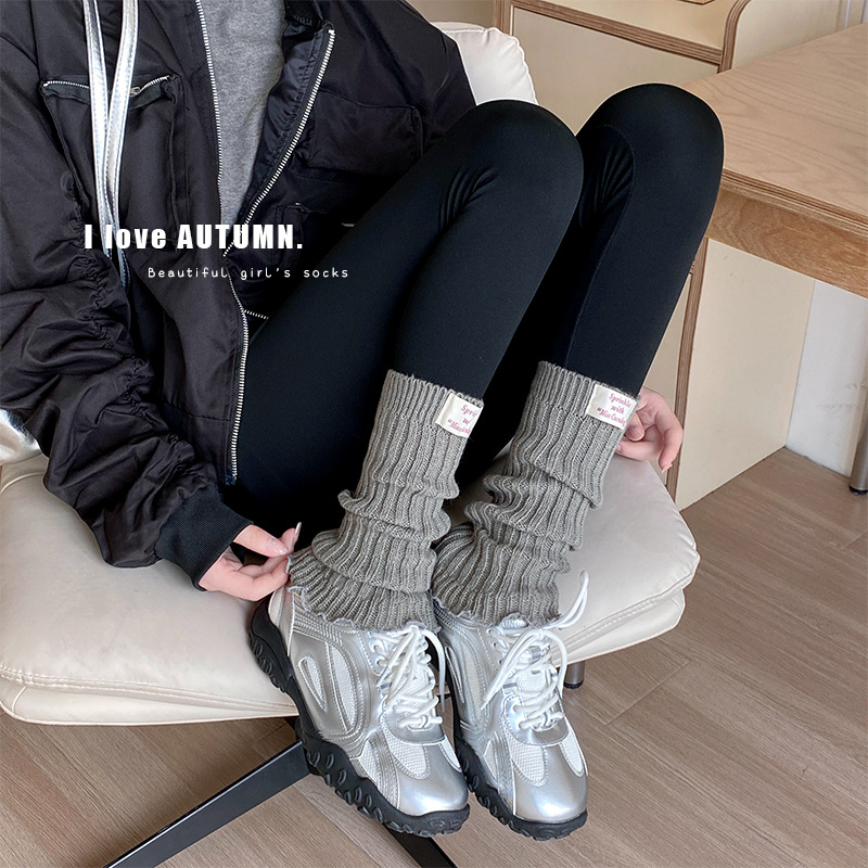 Strickstulpen mit hohem Bündchen aus Baumwollmischgewebe, atmungsaktiv und stylisch, einfarbig mit Rippstrickdetails, perfekt für JK Fashion_voghion.com