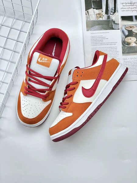 Dunk brown red men and women are the same as half size