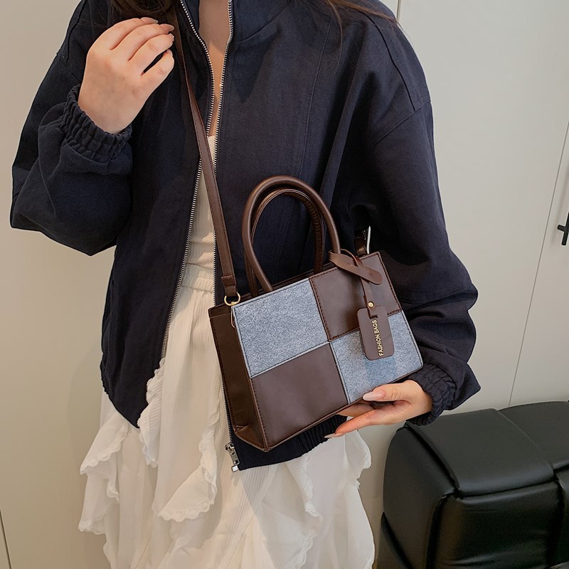 Mosaico de tendencia de textura de moda 2025 simple nuevo ocio primavera retro brazo de hombro bolso pequeño