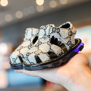 Baby sandals summer soft bottom breathable toddler shoes closed toe anti-kick fashion flashing shoes one-piece delivery