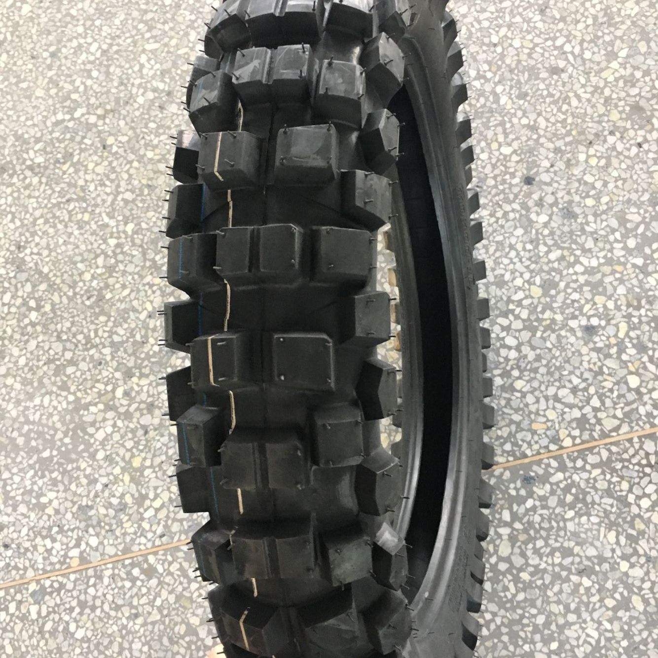 厂家生产摩托车轮胎110 100-18越野胎 真空胎轮胎