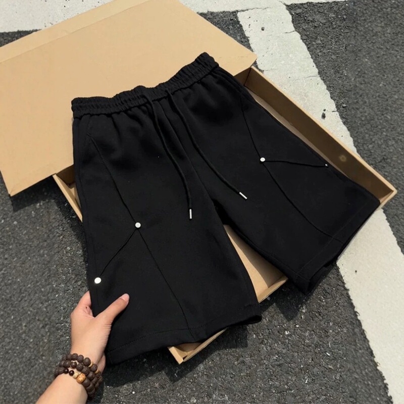 Trendy White-Gray Casual Shorts for Men, Stylish Brand, Cool Five-Point Shorts, 2026 Summer New Style, Diagonal Cut Sports Shorts