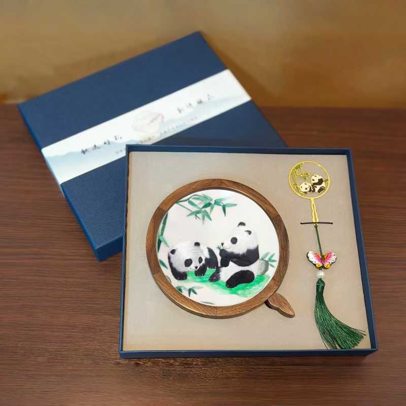 蜀绣双面绣熊猫手工刺绣中国风特色四川成都礼物文创源头公司批发