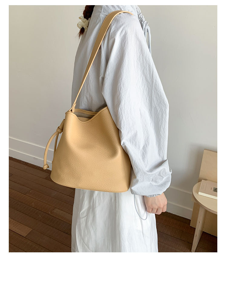 Fashionable and simple commuter small bag for women 2025 new summer versatile single-shoulder underarm bag, popular crossbody bucket bag undefined
