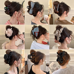 ヘアピンの女性の後頭部の高級感があります。