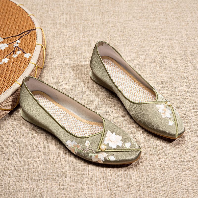 Old Beijing Cloth Shoes for Women, New Ethnic Style Pointed Toe Non-Slip Shoes with Cheongsam, Embroidered Shoes, Ancient Style Cloth Shoes for Mothers