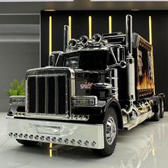 IntelliCore Alloy Car Model 1:24 Peterbilt 389 American Semi-Truck Locomotive Toy Car Music Model Display