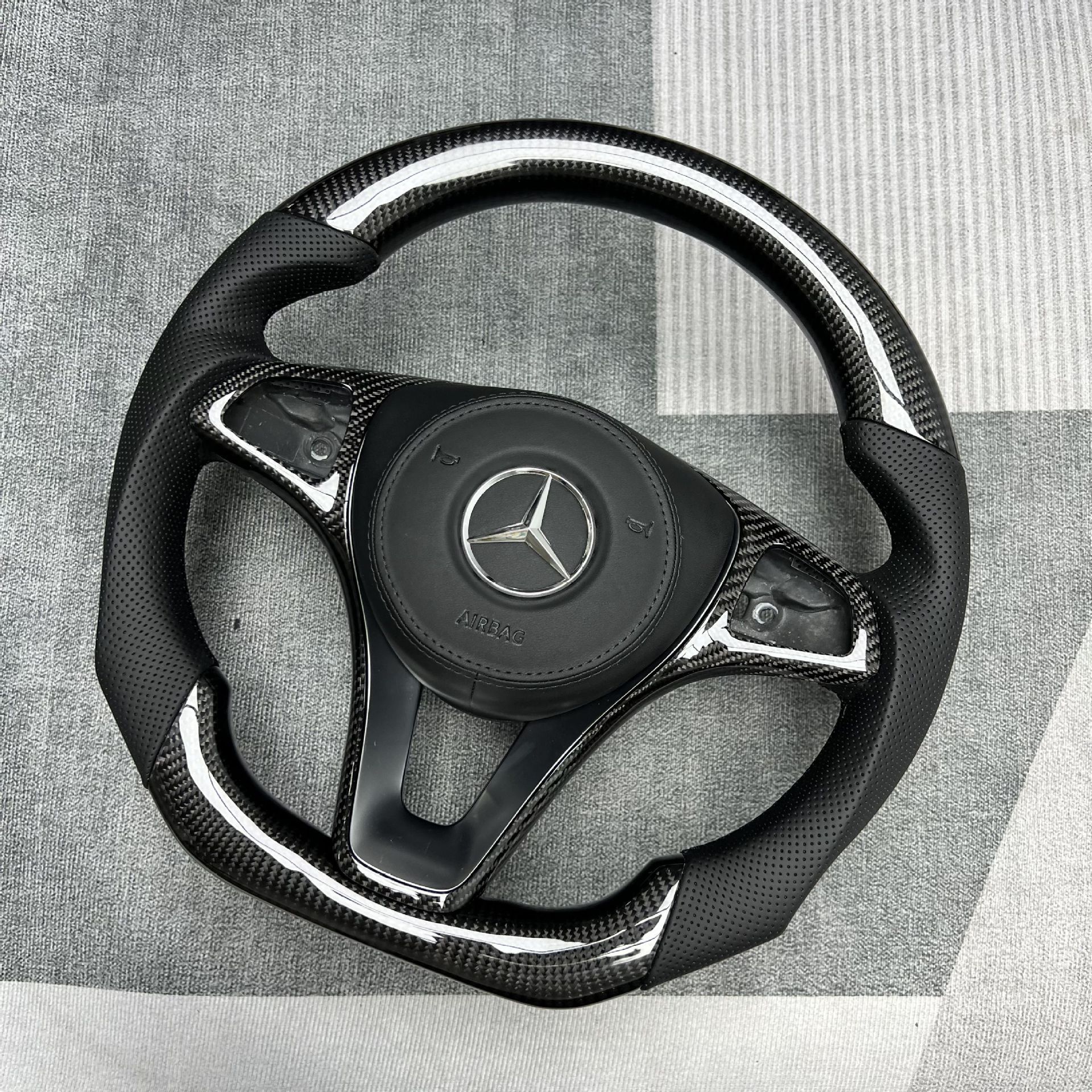 Source Factory Car Steering Wheel Modification, Suitable for Mercedes E-Class Car Carbon Fiber Steering Wheel Processing and Customization