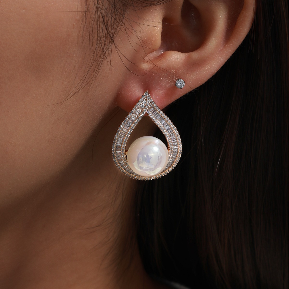 Pendientes de perlas de imitación en forma de gota de agua de aleación de cobre xuping pendientes de perlas de alta costura de verano pendientes de orejas elegantes retro europeas y americanas