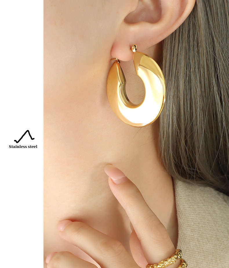 Nuovo design di nicchia dal temperamento esagerato orecchini a forma di U in acciaio inossidabile placcato oro titanio gioielli da donna_voghion.com