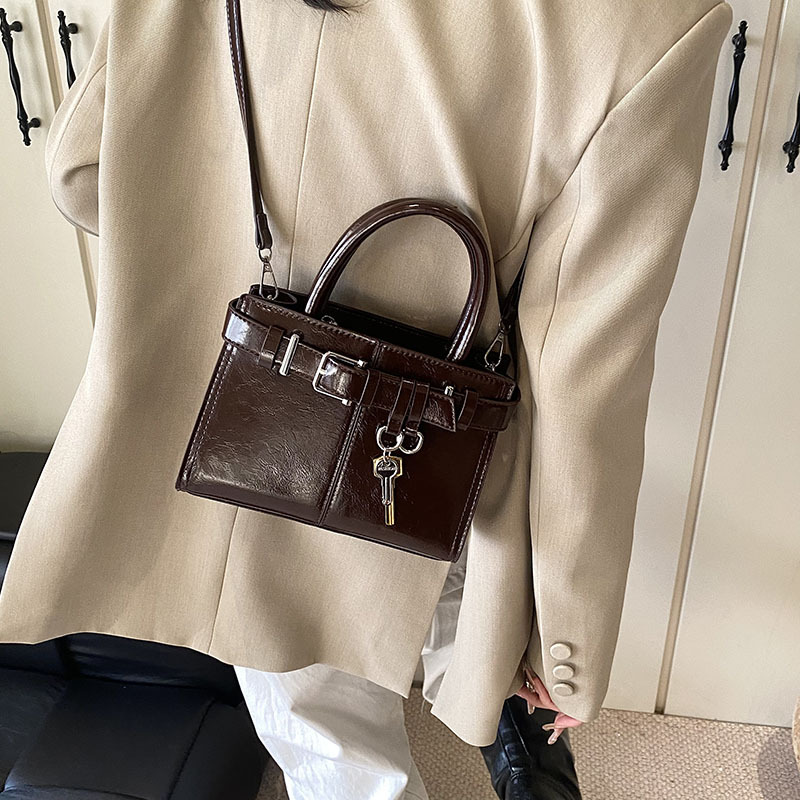 Tendencia versátil nicho bolso de mano de diseño mujer 2024 nuevo otoño invierno retro bolso de hombro bolso cuadrado de alta calidad