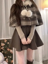 复古风格纹毛领斗篷外套三件套女秋冬卡其色打底针织衫背带连衣裙