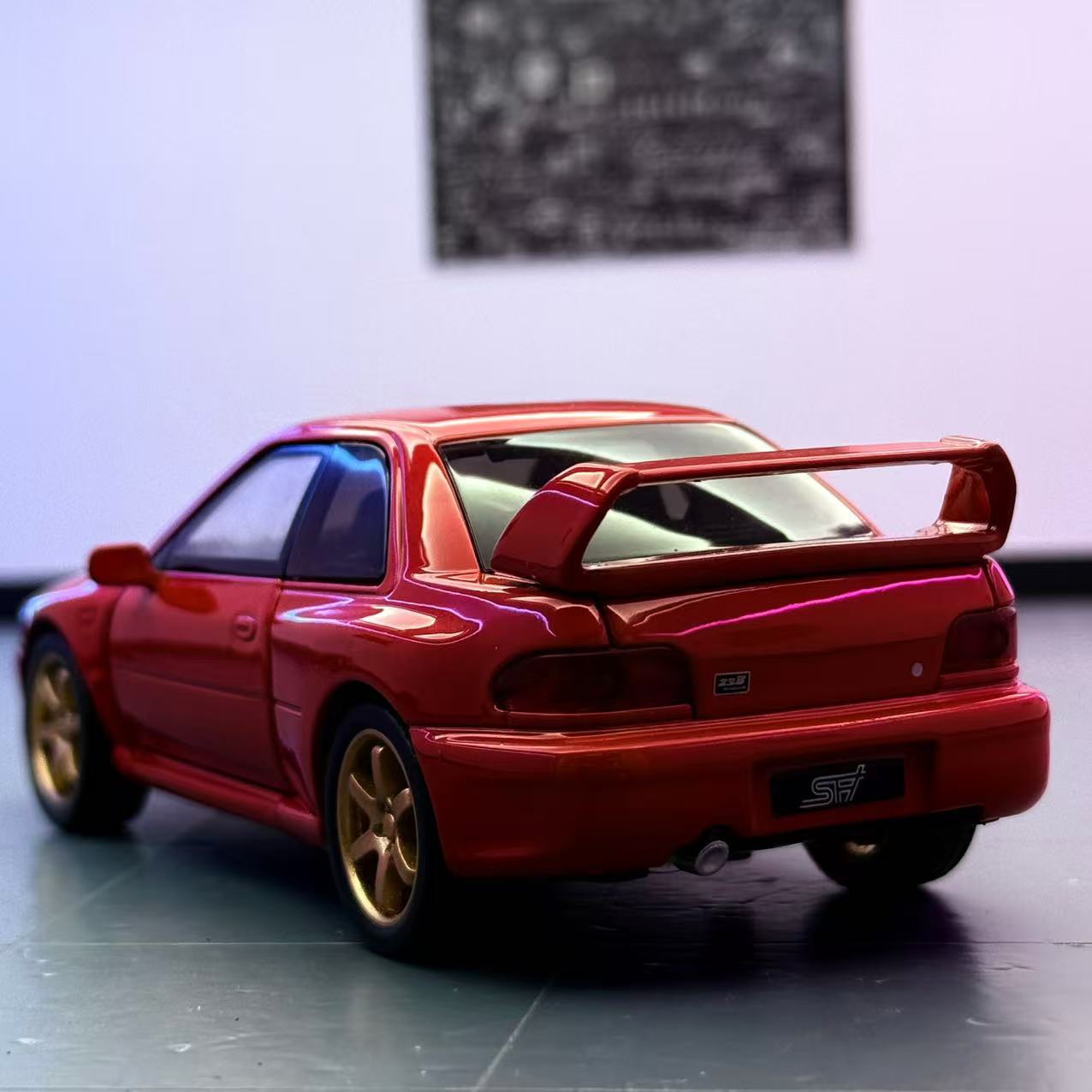 Zhongyuan Xinghe Gold Car Model 1:32 Subaru Impreza Sports Car con retroceso Modelo de efecto de sonido de coche de juguete Adornos