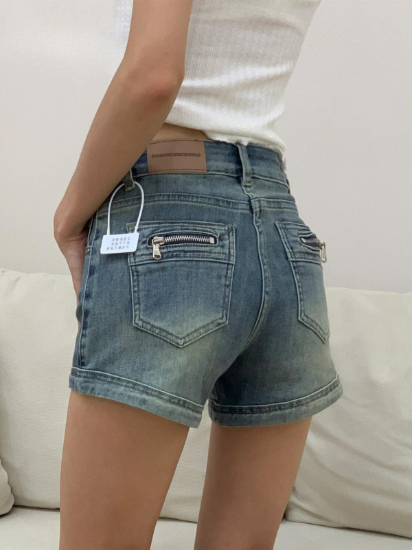 Vintage High-Waisted Denim Shorts for Women, 2026 Spring/Summer New American Style, Slim Fit, Hip-Hugging Hot Pants for Petite Figures Vintage High-Waisted Denim Shorts for Women, 2026 Spring/Summer New American Style, Slim Fit, Hip-Hugging Hot Pants for Petite Figures