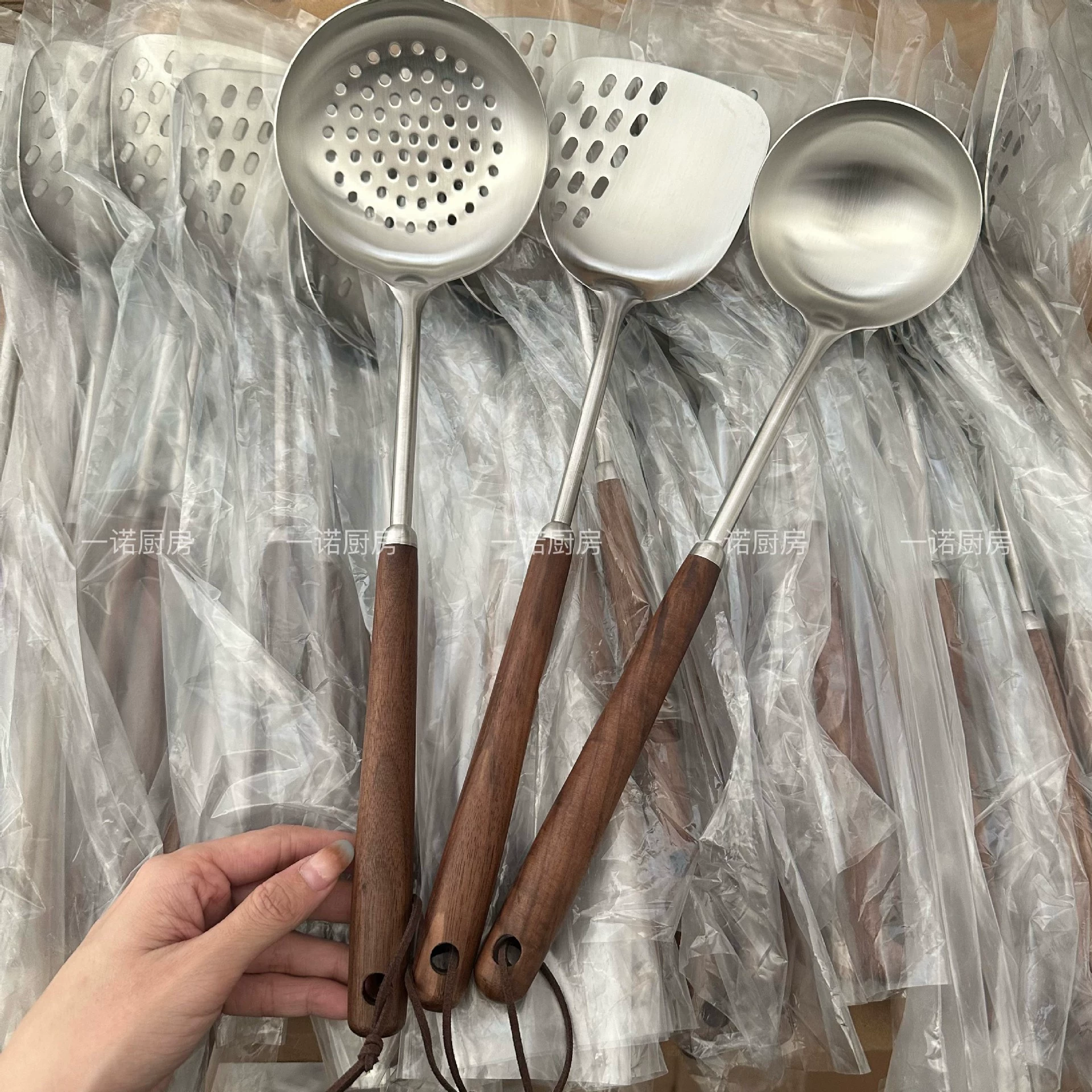 Yinuo Kitchen Sam's в том же стиле, лопаточка из нержавеющей стали 304, ложка для жарки, длинная ручка, утолщенная кухонная лопатка, бытовая кухонная лопатка, кухонная утварь