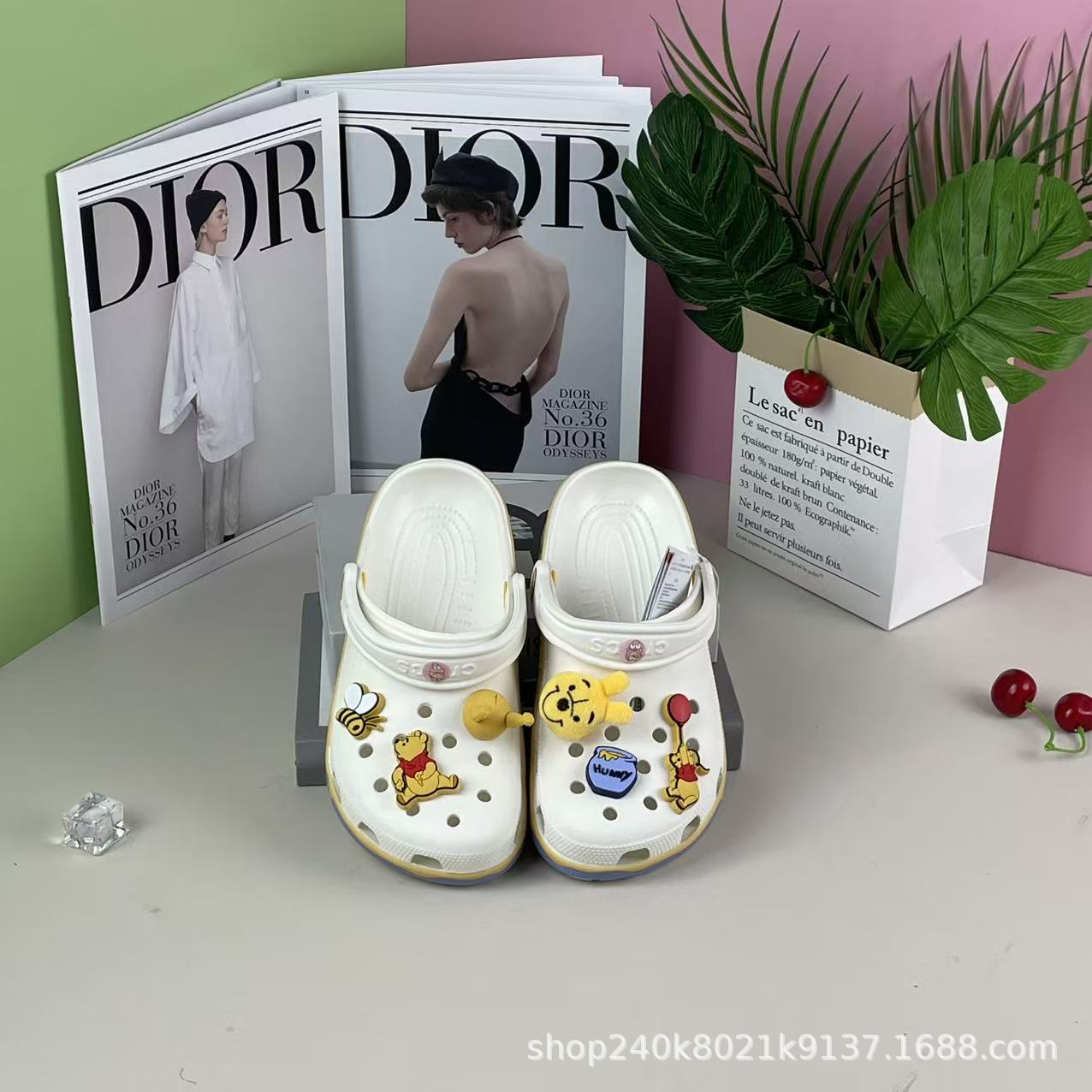 Cross nuevo Winnie the Pooh Hole zapatos de sandallas de playa zapatillas para niños grandes accesorios al por mayor