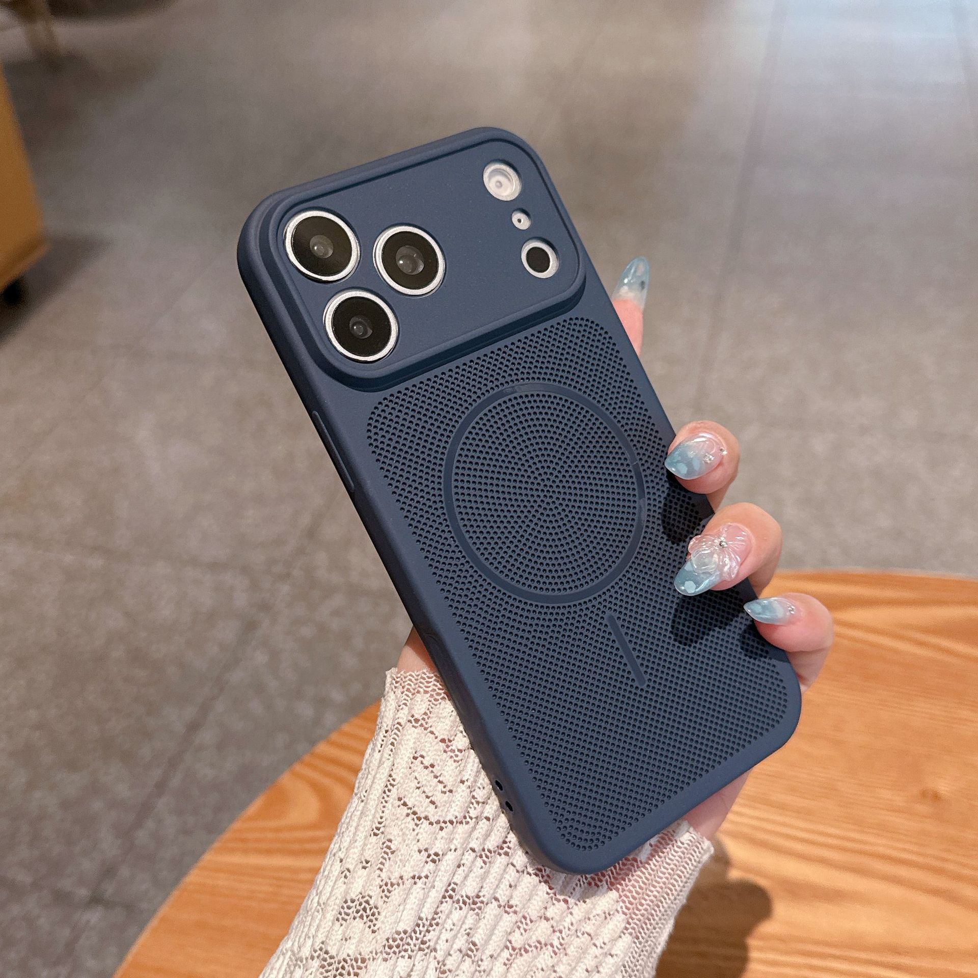 Funda de Malla Transpirable para iPhone 17 de Silicona, Disipación de Calor image 13