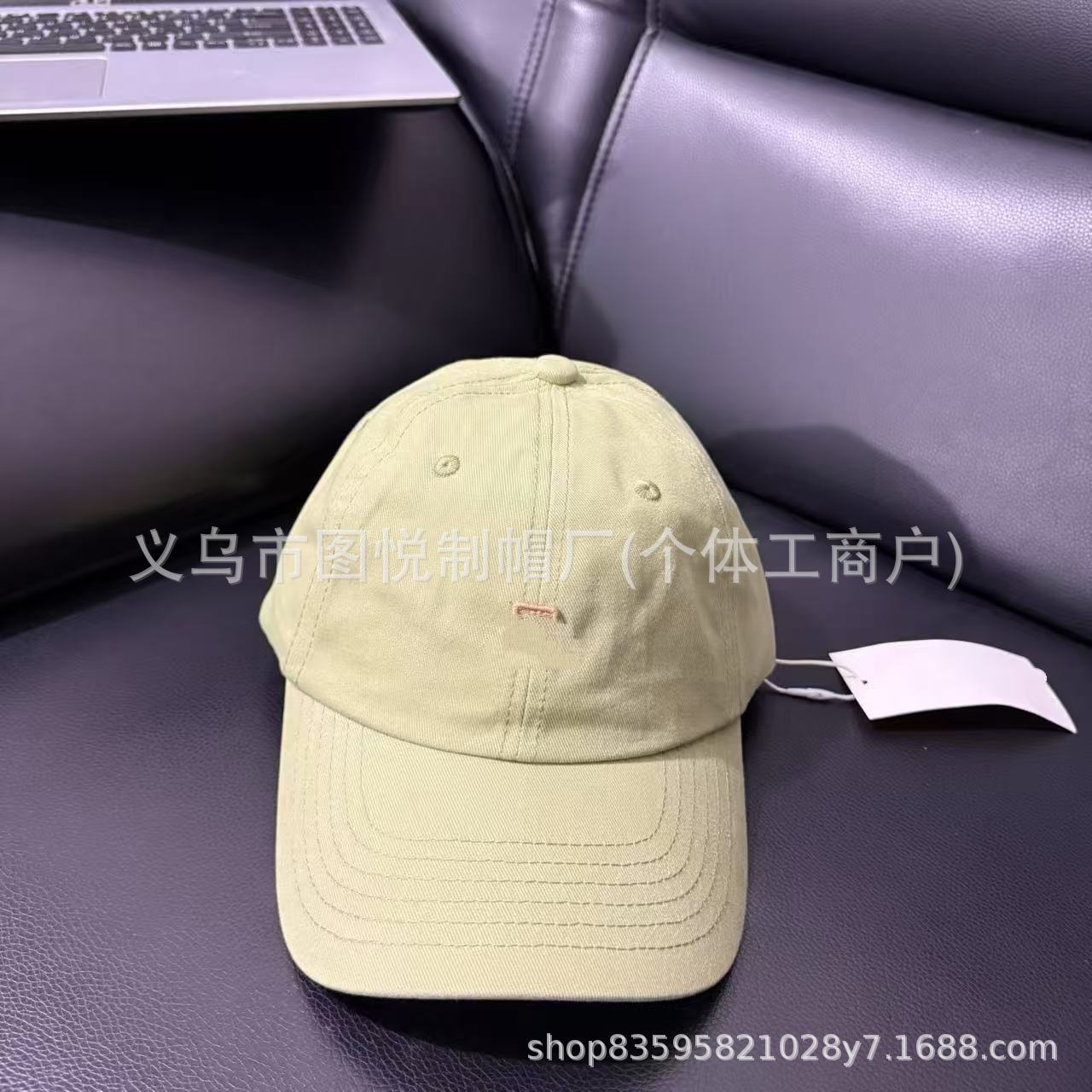 짙은 녹색 카키색 사각형