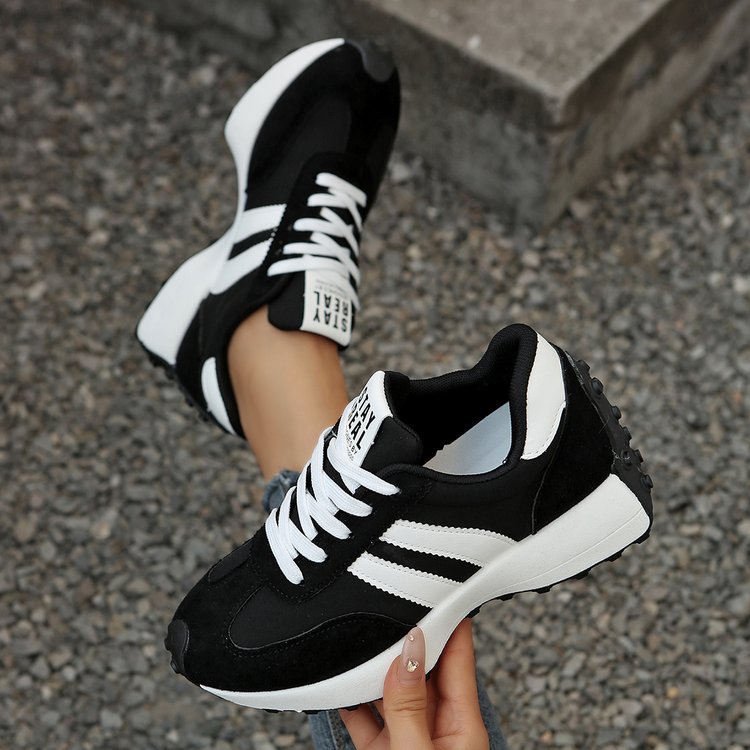 Zapatos de entrenamiento de base plana para mujeres 2025, primavera y otoño, zapatos de skate de comercio exterior de tamaño grande, zapatos casuales de moda, zapatos blancos para mujeres