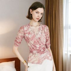 设计感粉色蕾丝小衫女士2025新款夏装V领收腰显瘦印花t恤短袖上衣