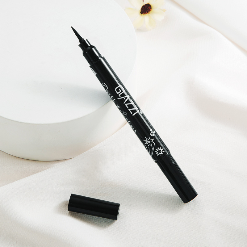 Nuevo sello de estrella de cinco puntas de doble cabeza sello Eyeliner Pen Impermeable no es fácil de smudges pluma de gusano de seda muy delgada y larga duración estudiante negro