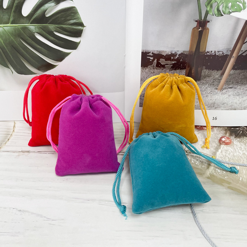 Bolsa de franela de joyería al por mayor venta directa de fábrica de cosméticos auriculares banco de energía a prueba de polvo almacenamiento bolsillo de cordón de joyería