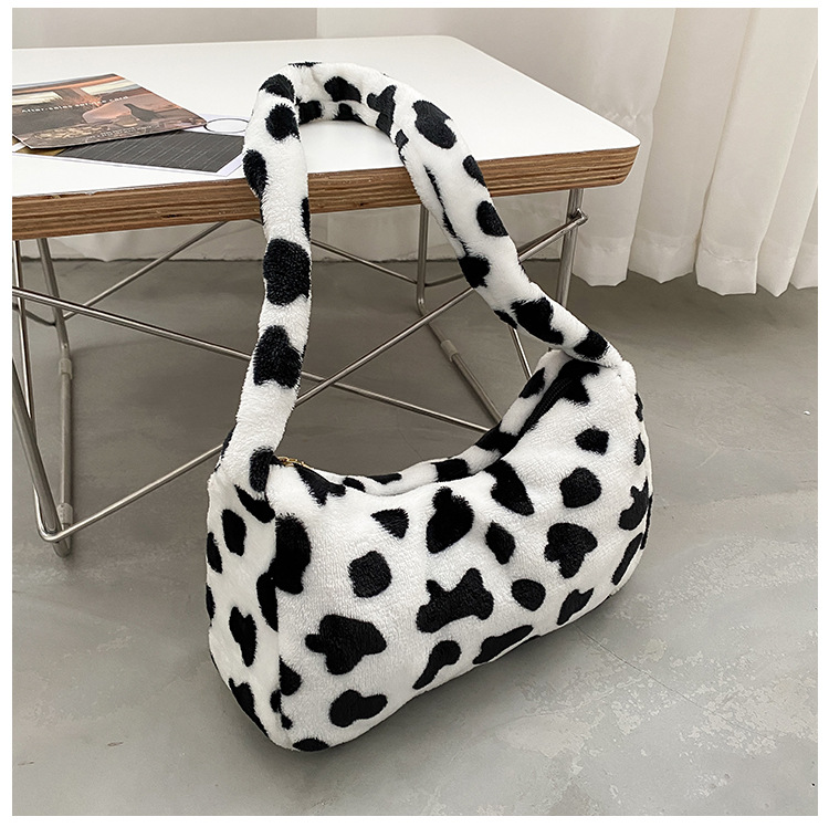 Cute Plush Bag Fashion Cow Pattern One-shoulder Underarm Bag display picture 2