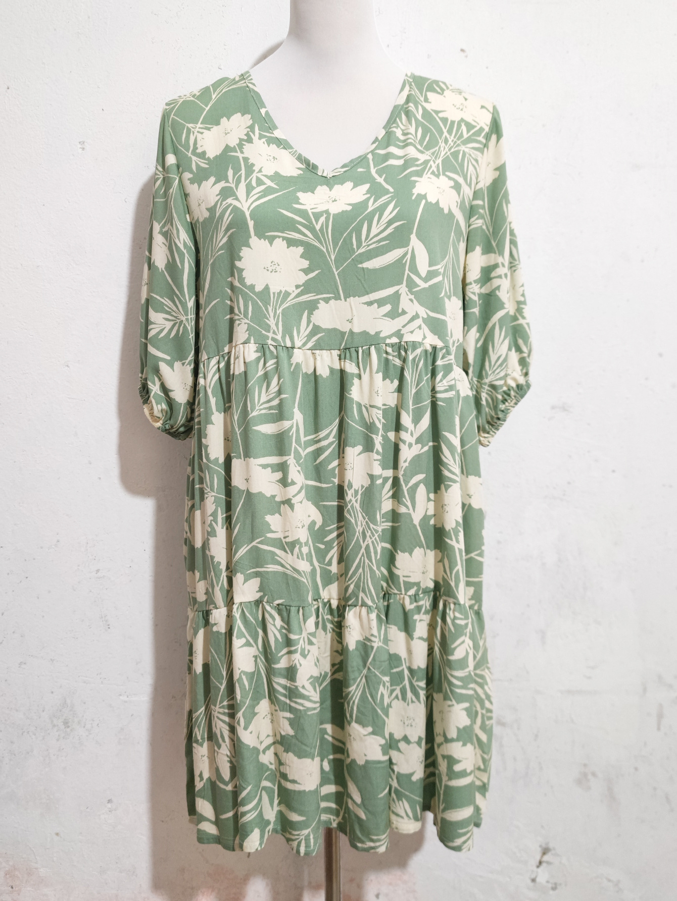 Real Shot Rayon Printed V neck Loose Big Hem Short Sleeve Holiday Dress