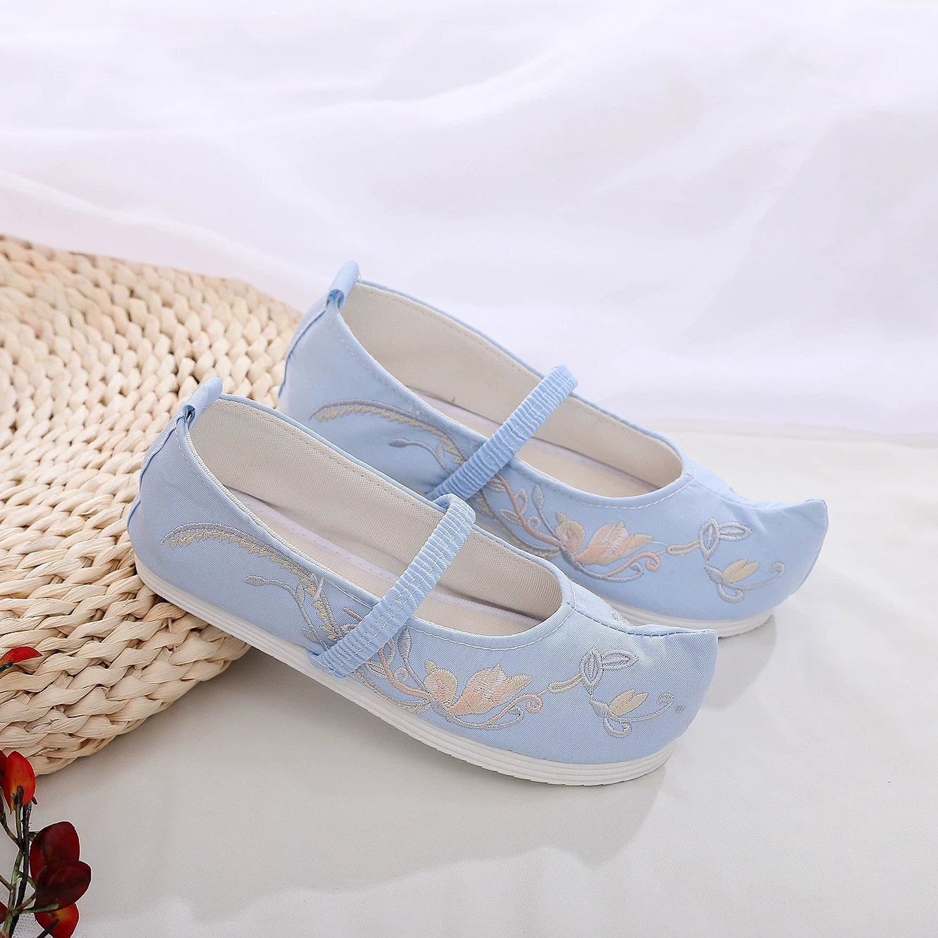 H детские элегантные вышитые кожаные туфли Cloth Shoes Национальный стиль Теленовая подошва усиленная квадратная танцевальная женская одиночная обувь