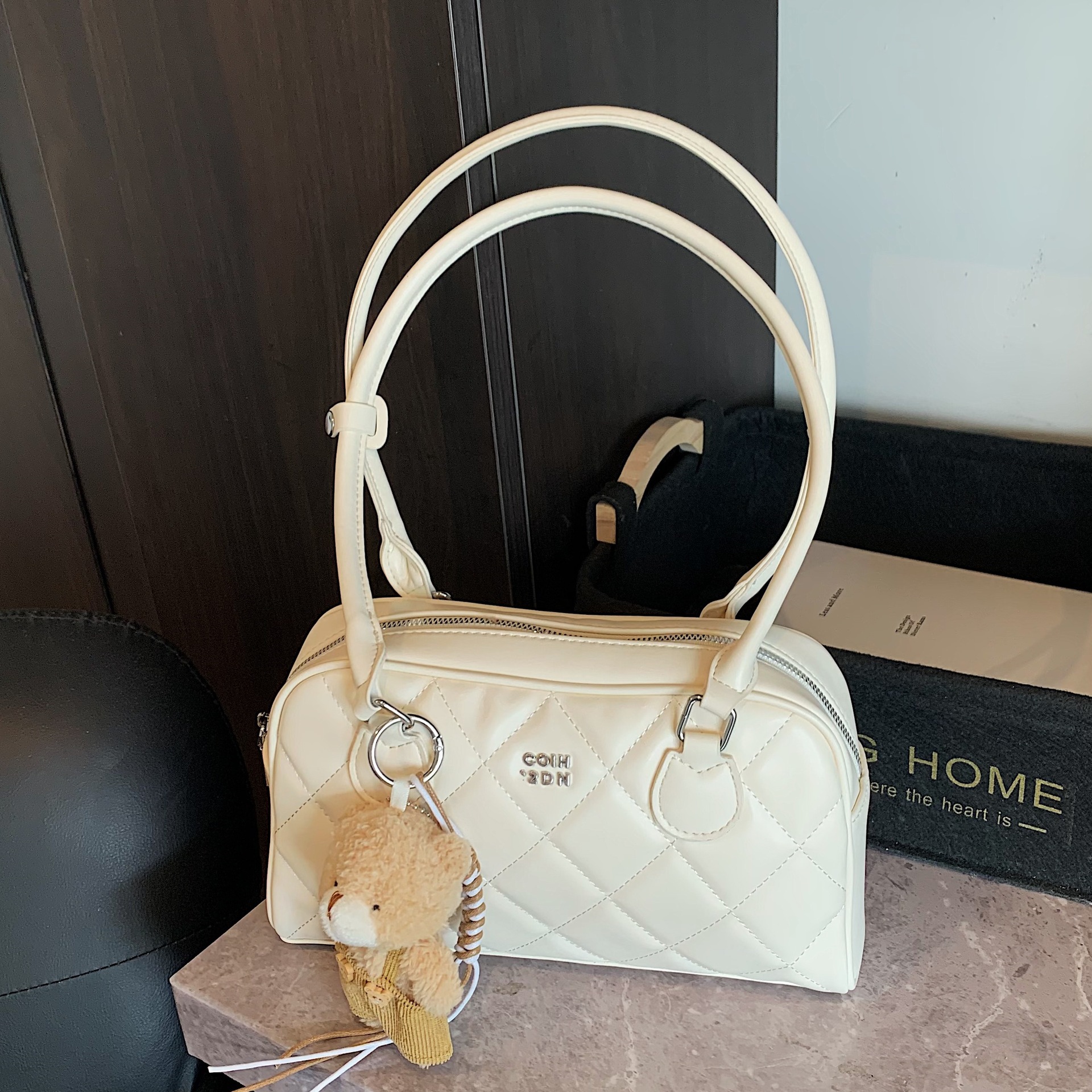 High-End Rhombus-Patterned Underarm Bag for Women, Niche Simple and Fashionable Handbag, Large-Capacity Commuter Tote Bag, Pillow Bag