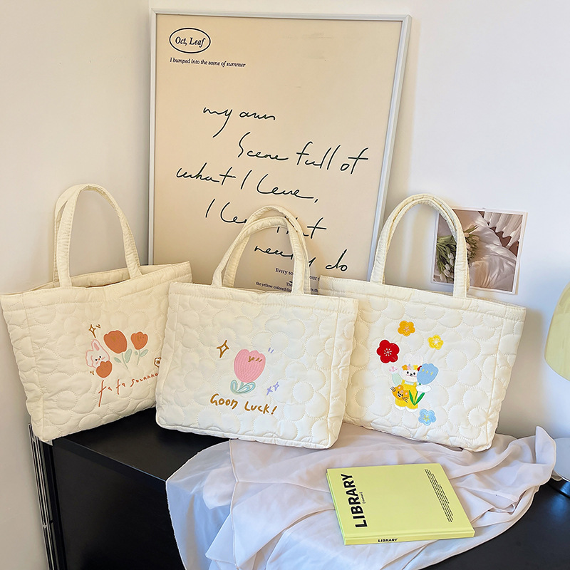 2023 Borsa da donna nuova Borsa a mano con coniglio tulipano ricamato Borsa da ascella per pendolari per ragazza carina cartone animato di grande capacità_voghion.com