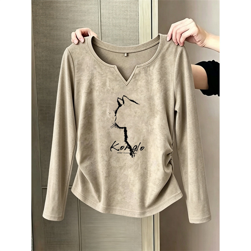 Niche-style, regular-shoulder, V-neck, pure cotton long-sleeve T-shirt for women, fashionable and stylish, with a pleated design, slim fit, and a flattering silhouette, perfect as a base layer for autumn Niche-style, regular-shoulder, V-neck, pure cotton long-sleeve T-shirt for women, fashionable and stylish, with a pleated design, slim fit, and a flattering silhouette, perfect as a base layer for autumn