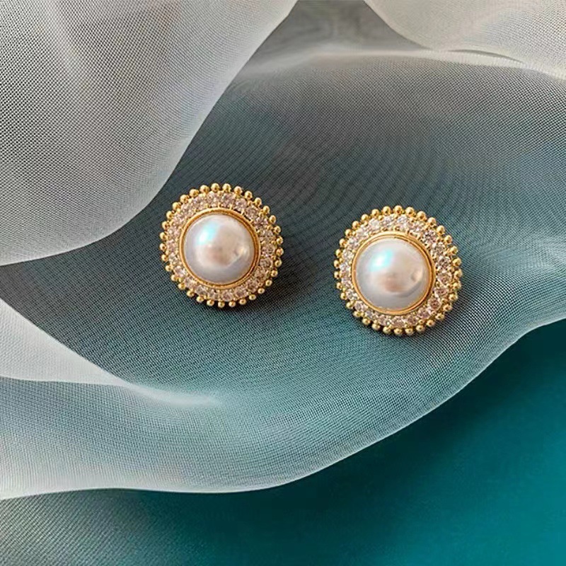 Earrings from pearl