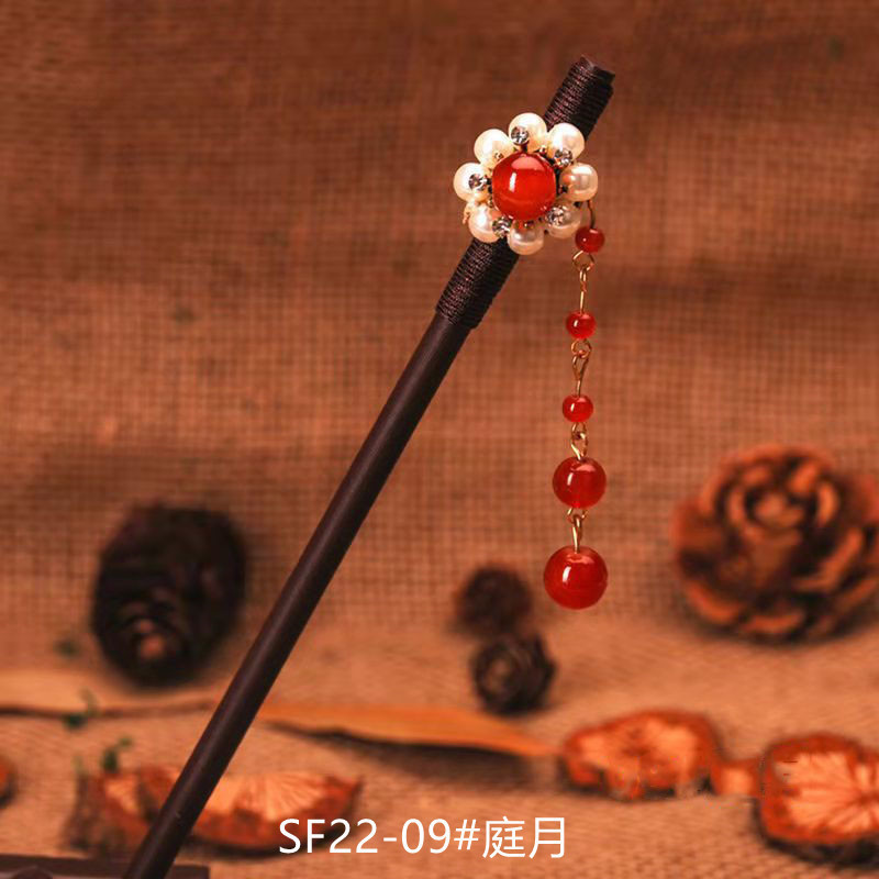 黒檀の木のかんざしのフリンジをまねて、かんざしの子供の古風な頭飾りをします。|undefined