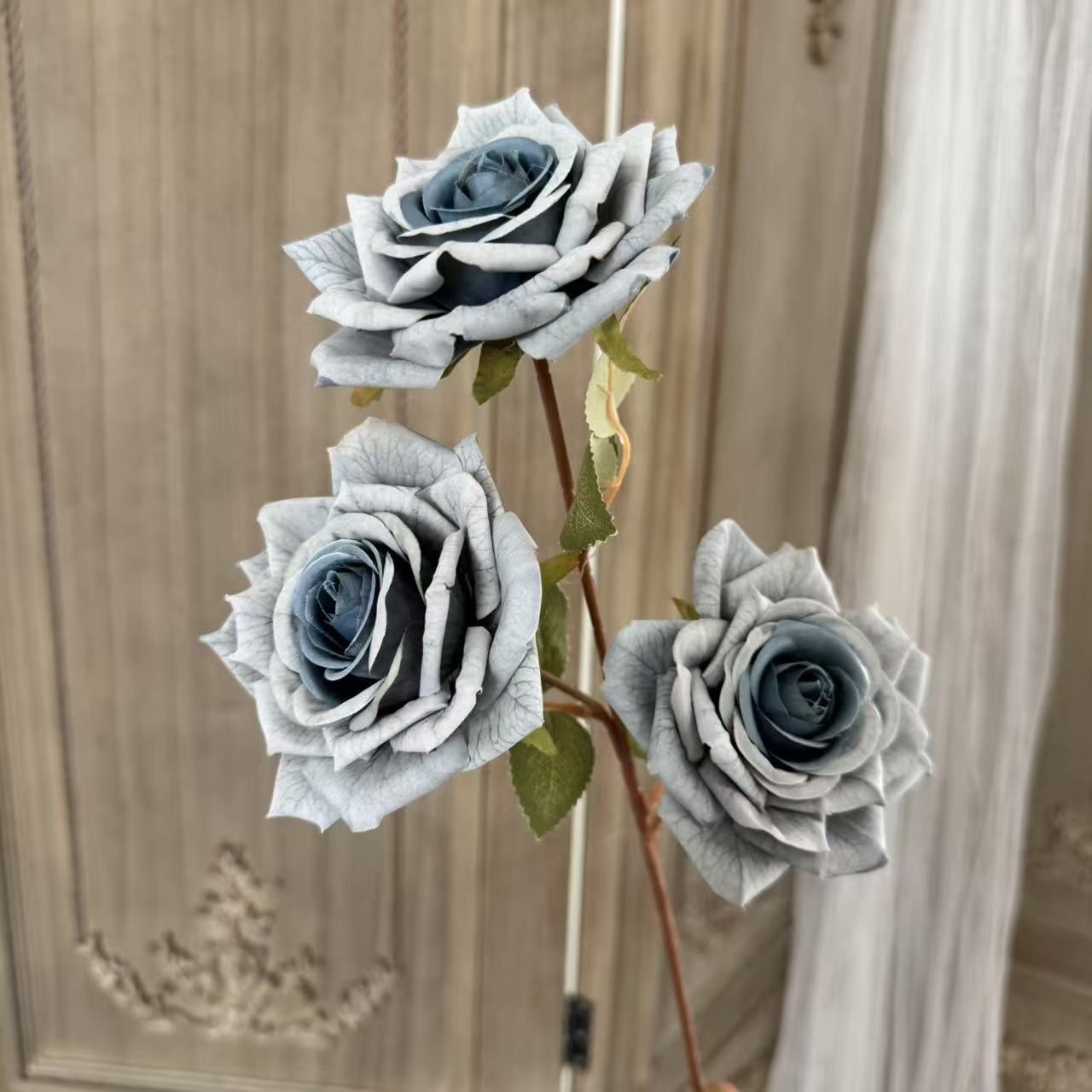 안개가 자욱한 파란색