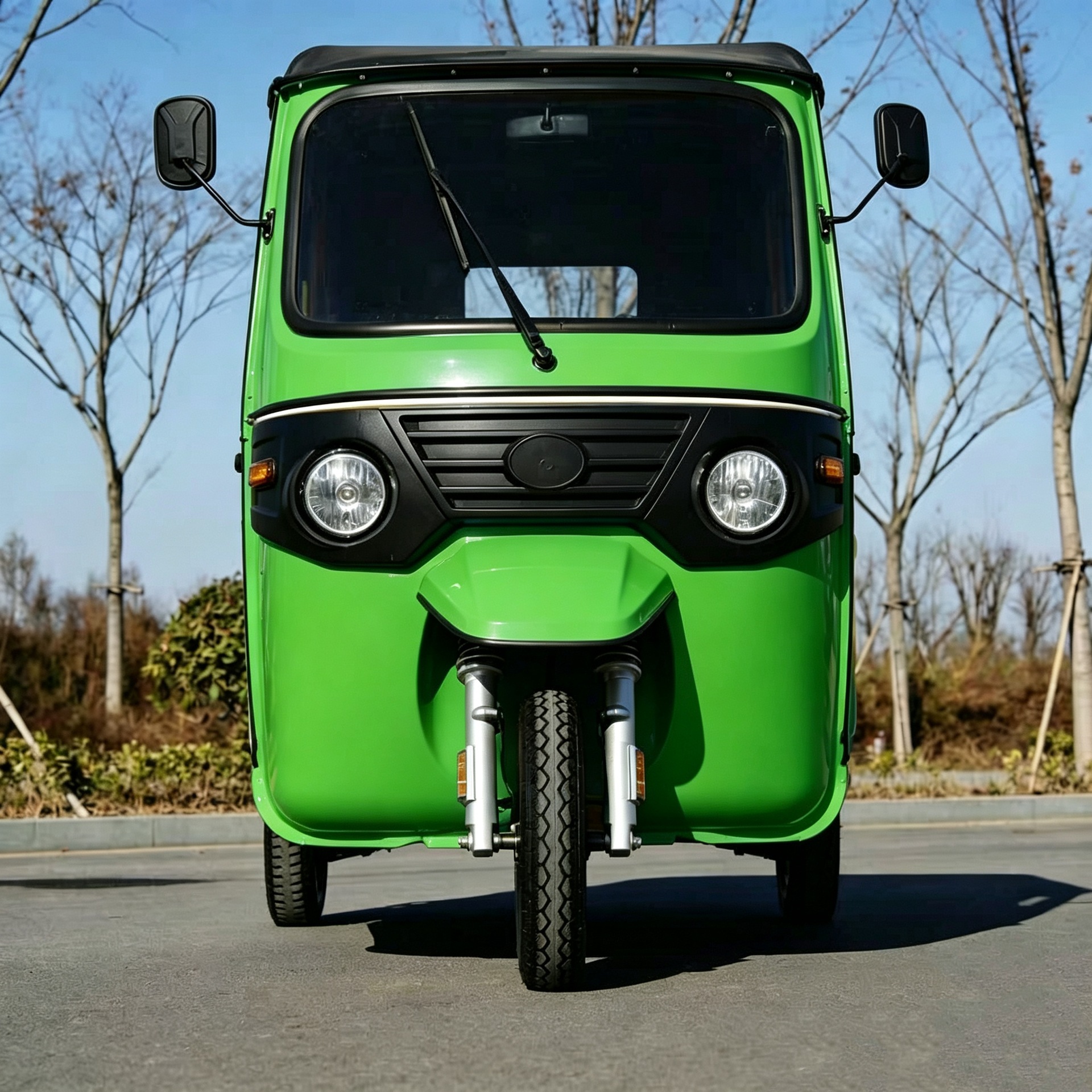 Durable fuel-powered three-wheeled dudu vehicle for cross-border export to Africa and Southeast Asia, passenger transport vehicle with thickened enclosed cabin